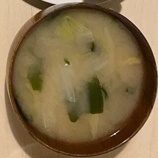 白菜とわかめの味噌汁